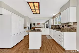 1 Belcourt Cir, Saint Charles, MO 63304 - Photo 6