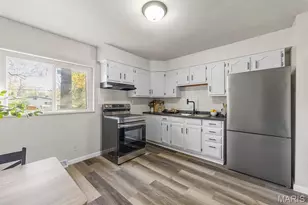 10512 Count Dr, Hazelwood, MO 63136 - Photo 2