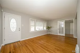 10217 Cabot Dr, Saint Louis, MO 63137 - Photo 4