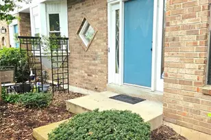 2049 Kentmore Ln, Chesterfield, MO 63017 - Photo 2