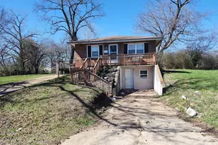 10107 Castle Dr, Saint Louis, MO 63136 - Photo 2