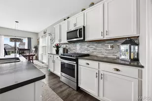 527 Columbia Downs, Lake Saint Louis, MO 63367 - Photo 8