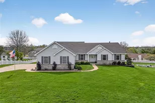 1412 Highland Park Ct, Wentzville, MO 63385 - Photo 2