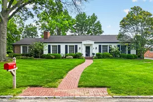 26 Narragansett Dr, Ladue, MO 63124 - Photo 2