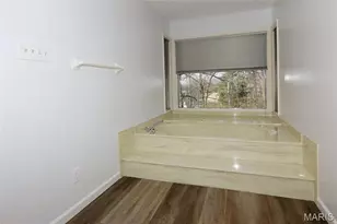 1033 Wilton Royal Dr, Creve Coeur, MO 63146 - Photo 18