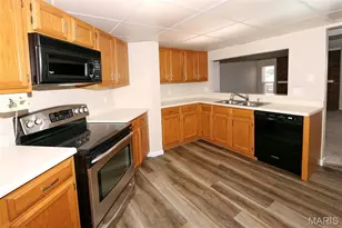 1033 Wilton Royal Dr, Creve Coeur, MO 63146 - Photo 14