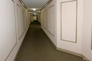 1033 Wilton Royal Dr, Creve Coeur, MO 63146 - Photo 8