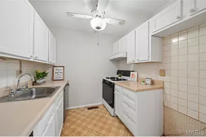 140 Burtonwood Drive, Ballwin, MO 63011 - Photo 8