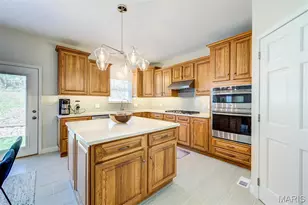 10825 Larkspur Dr, Saint Louis, MO 63123 - Photo 14