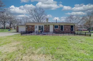 323 Chipley Cir, Ballwin, MO 63011 - Photo 44