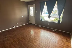 10418 Castle Dr, Saint Louis, MO 63136 - Photo 6