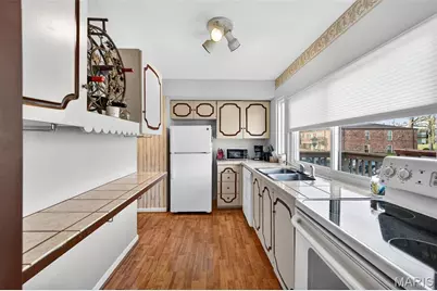 4294 Chateau De Ville Drive #H, Saint Louis, MO 63129 - Photo 6