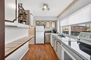 4294 Chateau De Ville Dr, Saint Louis, MO 63129 - Photo 6