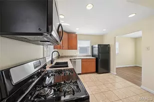 401 Hillcrest Blvd, Ballwin, MO 63021 - Photo 12