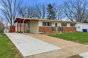 765 Kostka Ln, Florissant, MO 63031 - Photo 2