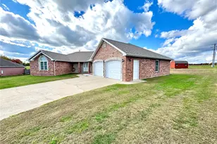 2206 Cherry Blossom Cir Circle, Lebanon, MO 65536 - Photo 2