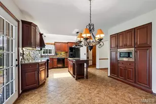 2100 7 Oaks Dr, Saint Charles, MO 63303 - Photo 10
