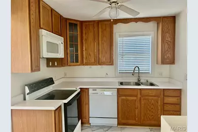 900 La Crosse Drive, Florissant, MO 63031 - Photo 6