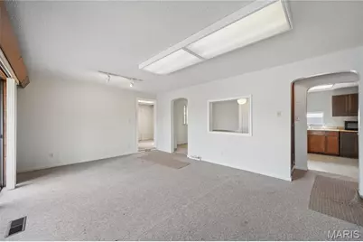 11364 Dorsett Road, Maryland Heights, MO 63043 - Photo 2