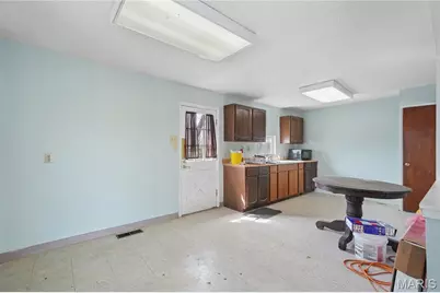 11364 Dorsett Road, Maryland Heights, MO 63043 - Photo 6