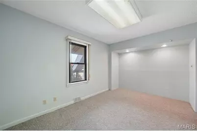 11364 Dorsett Road, Maryland Heights, MO 63043 - Photo 8