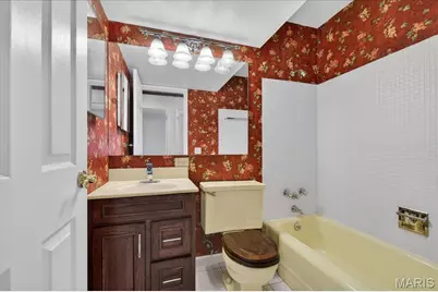 2860 Sussex Drive, Florissant, MO 63033 - Photo 16