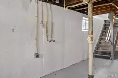 5662 Parchester Drive, Ferguson, MO 63121 - Photo 32