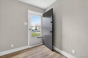 5662 Parchester Dr, Ferguson, MO 63121 - Photo 4