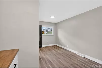 5662 Parchester Drive, Ferguson, MO 63121 - Photo 12