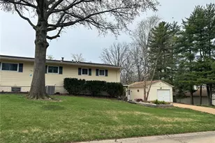 1135 Port Diane Dr, Maryland Heights, MO 63146 - Photo 2