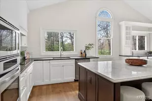 2102 Kehrs Ridge Dr, Chesterfield, MO 63005 - Photo 18