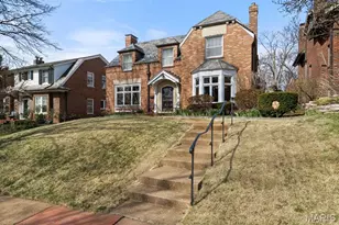 585 Stratford Ave, University City, MO 63130 - Photo 2