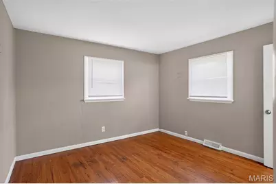 10058 Jeffrey Drive, Saint Louis, MO 63137 - Photo 12