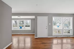 10058 Jeffrey Dr, Saint Louis, MO 63137 - Photo 8