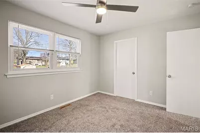 5319 Ville Angela Lane, Hazelwood, MO 63042 - Photo 8