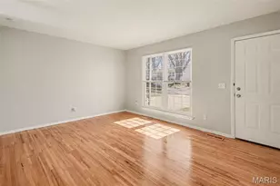 5319 Ville Angela Ln, Hazelwood, MO 63042 - Photo 2