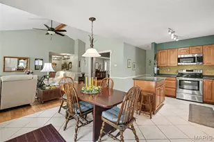 9560 Banyon Tree Ct, Saint Louis, MO 63126 - Photo 8