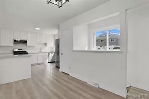 8210 Marvale Ln, Saint Louis, MO 63123 - Photo 12