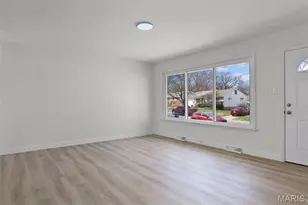 8210 Marvale Ln, Saint Louis, MO 63123 - Photo 6