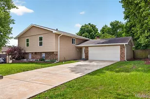 212 Mill Pond Dr, O'Fallon, MO 63366 - Photo 2