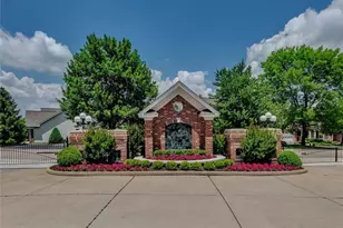 2316 Picardy Place Dr, Chesterfield, MO 63017 - Photo 2