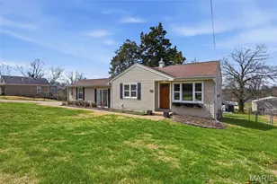 25 Delord Ave, Maryland Heights, MO 63043 - Photo 2