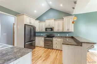 6200 Pinecrest Dr, Poplar Bluff, MO 63901 - Photo 8