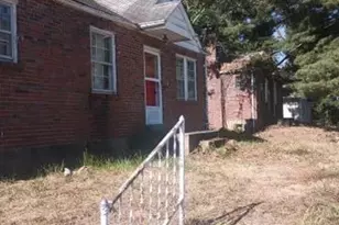 826 Walters Dr, Ferguson, MO 63135 - Photo 1