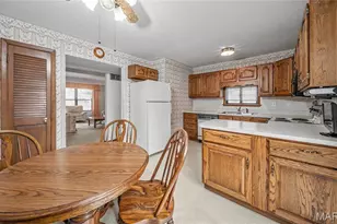 11863 Charlemagne Dr, Maryland Heights, MO 63043 - Photo 12