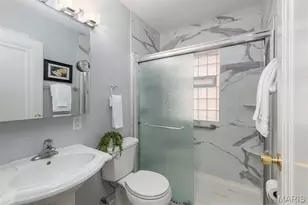 6553 Lindenwood Pl, Saint Louis, MO 63109 - Photo 8