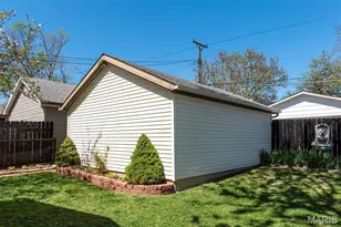 6553 Lindenwood Pl, Saint Louis, MO 63109 - Photo 18