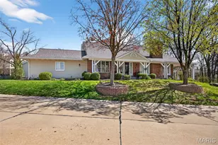 15066 Green Cir Dr, Chesterfield, MO 63017 - Photo 2