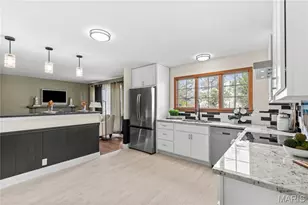 2175 Somerset Dr, Florissant, MO 63033 - Photo 10