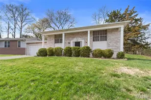 1771 Redcoat Dr, Maryland Heights, MO 63043 - Photo 2